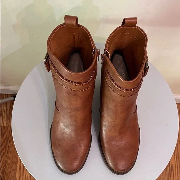 New Zodiac Ankle Boots with Block Heel - Picture 2 of 7